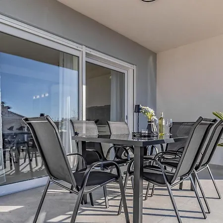 Apartment Veluana 2 *